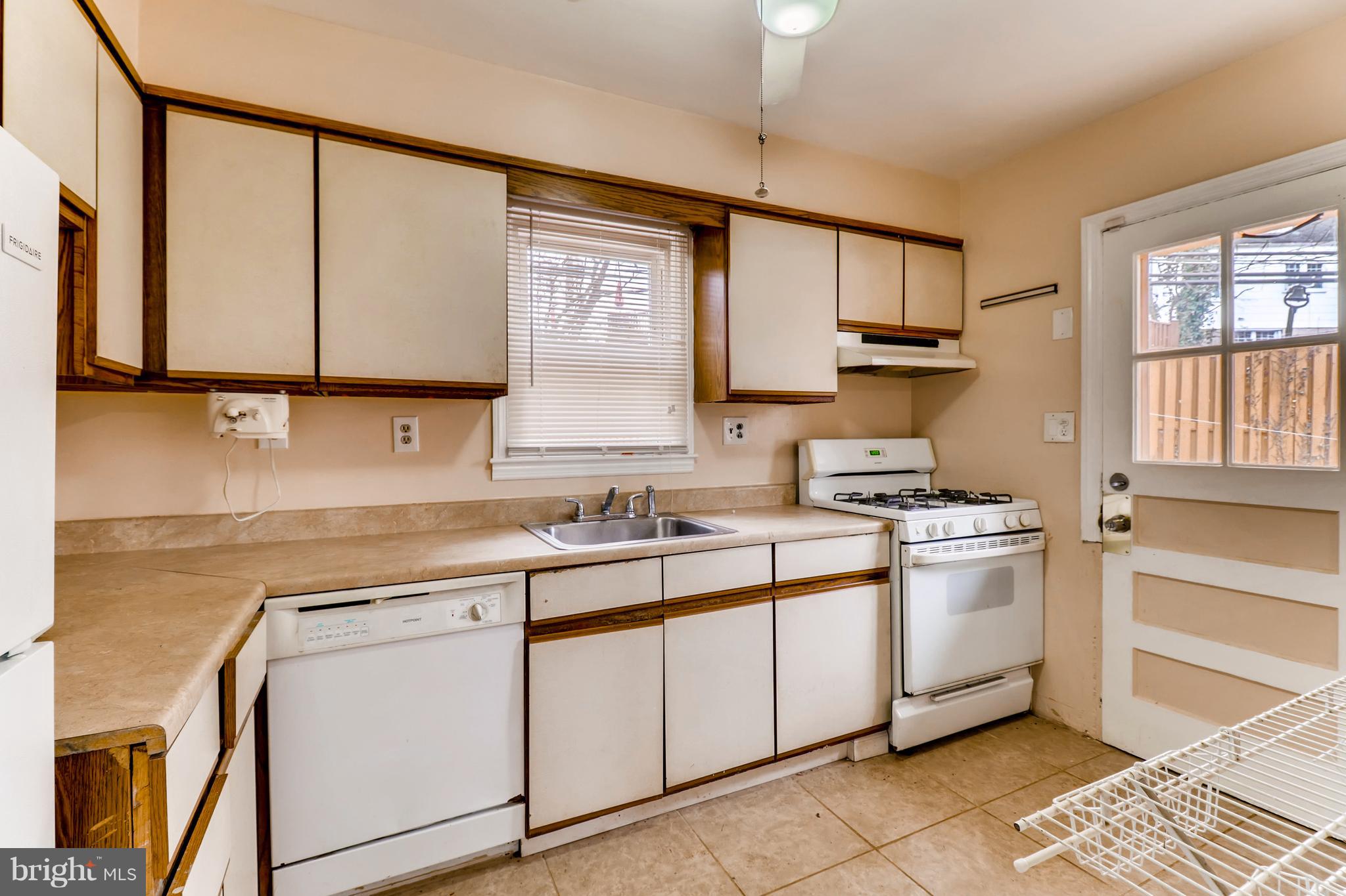 2247 Southland Road Baltimore, MD 21207 - Photo 10 of 33 Gallery Image 10