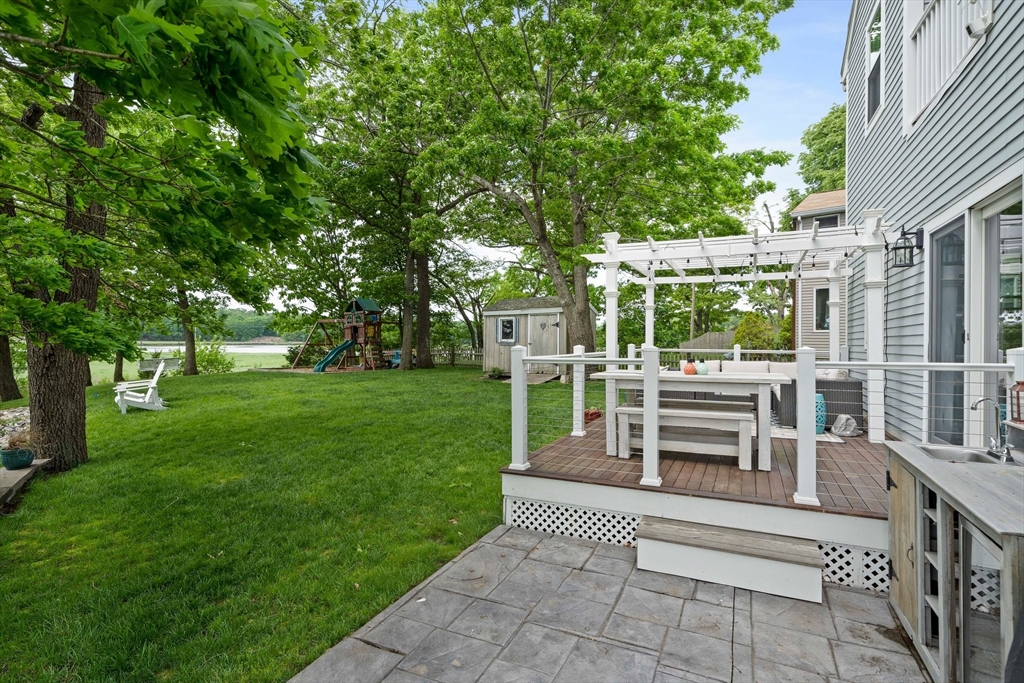 92 Clinton Road Weymouth, MA 02189 - Photo 20 of 29 Gallery Image 20