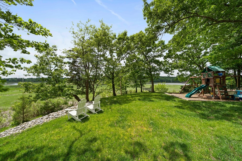 92 Clinton Road Weymouth, MA 02189 - Photo 21 of 29 Gallery Image 21