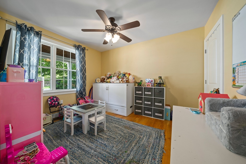 92 Clinton Road Weymouth, MA 02189 - Photo 9 of 29 Gallery Image 9