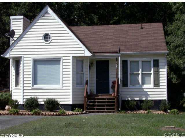3112 South Ridge Drive Midlothian, VA 23112 - Photo 1 of 7 a front view of a house with a yard