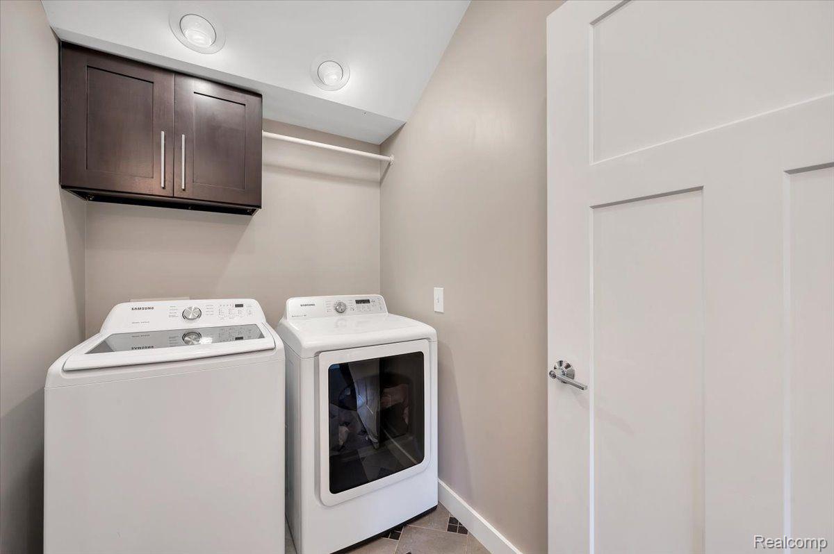 5393 Davison Road Lapeer, MI 48446 - Photo 19 of 22 Laundry area