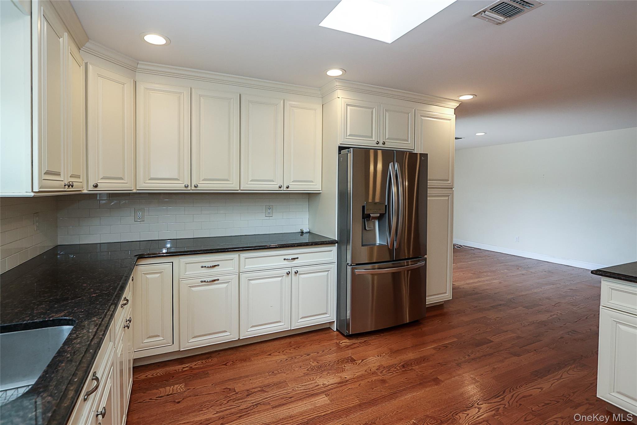 370 Rider Avenue Patchogue, NY 11772 - Photo 14 of 40