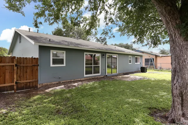 $1,695 | 5146 Tom Stafford Drive, Kirby, TX 78219