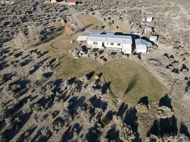 a view of a grassy area