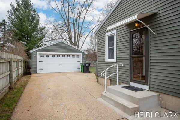 $290,000 | 4337 Flamingo Avenue Southwest, Wyoming, MI 49509