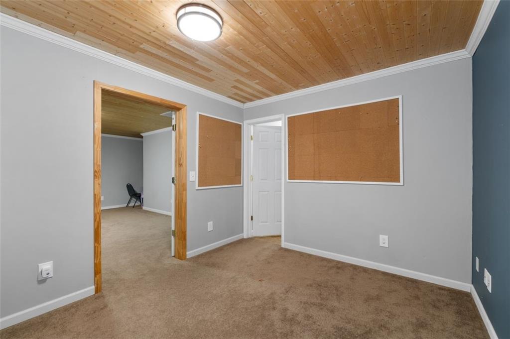 19 Creekside View Hiram, GA 30141 - Photo 33 of 46 an empty room with closet