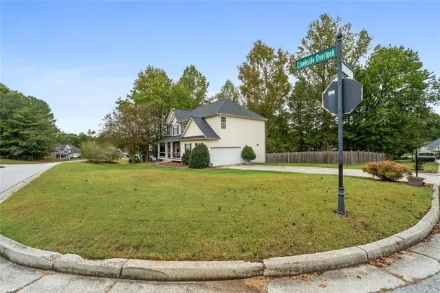 a view of a house with a backyard
