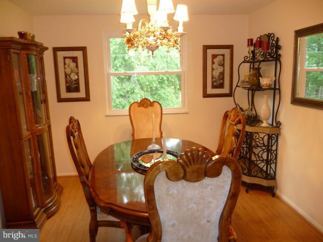 8210 Oakglen Road Manassas, VA 20110 - Photo 2 of 30 Dining Room