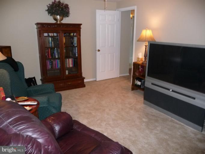 8210 Oakglen Road Manassas, VA 20110 - Photo 13 of 30 Large 2nd Bedroom