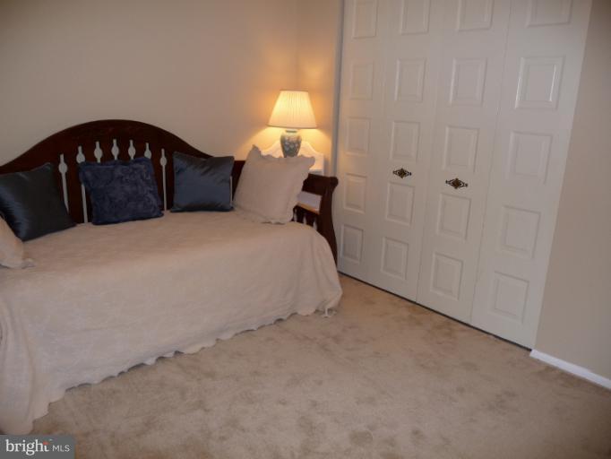 8210 Oakglen Road Manassas, VA 20110 - Photo 14 of 30 Spacious 3rd Bedroom