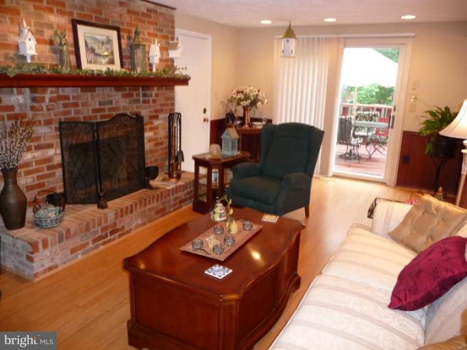 8210 Oakglen Road Manassas, VA 20110 - Photo 20 of 30 Family Room