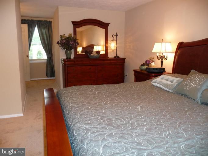 8210 Oakglen Road Manassas, VA 20110 - Photo 25 of 30 Master Bedroom Suite