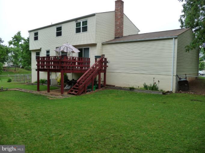 8210 Oakglen Road Manassas, VA 20110 - Photo 27 of 30 Exterior (Rear)