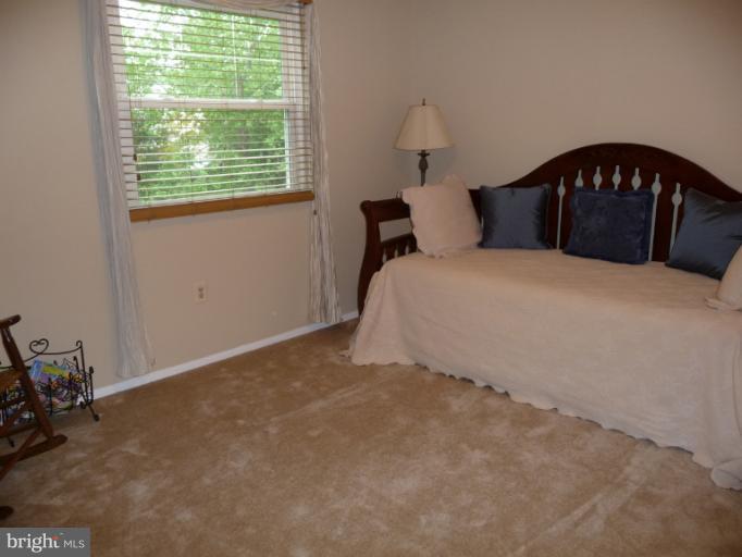 8210 Oakglen Road Manassas, VA 20110 - Photo 5 of 30 Spacious 3rd Bedroom