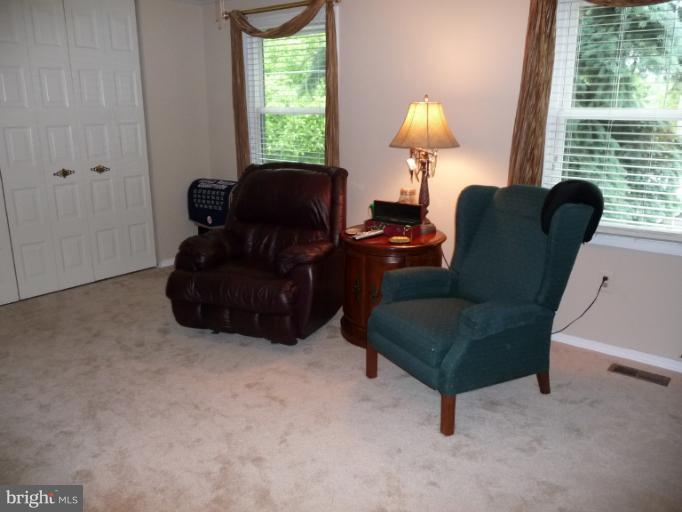8210 Oakglen Road Manassas, VA 20110 - Photo 8 of 30 Large 2nd Bedroom