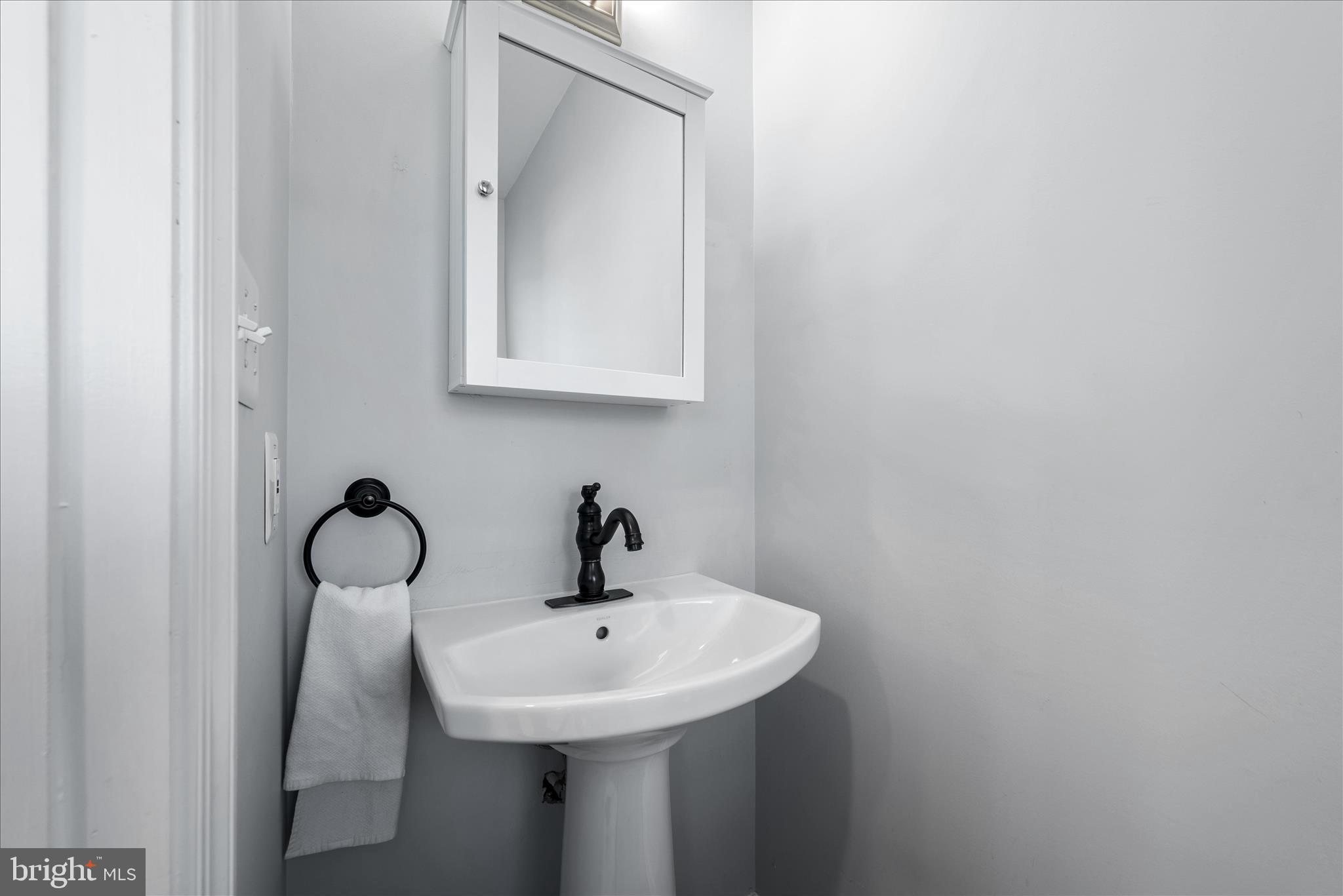 5211 Inverchapel Road Springfield, VA 22151 - Photo 26 of 64 1/2 Bath off Family Room