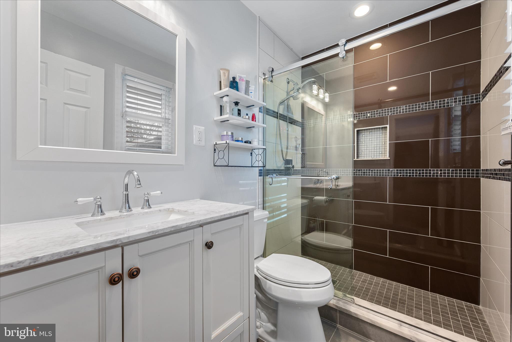 5211 Inverchapel Road Springfield, VA 22151 - Photo 29 of 64 Primary Bedroom Bath