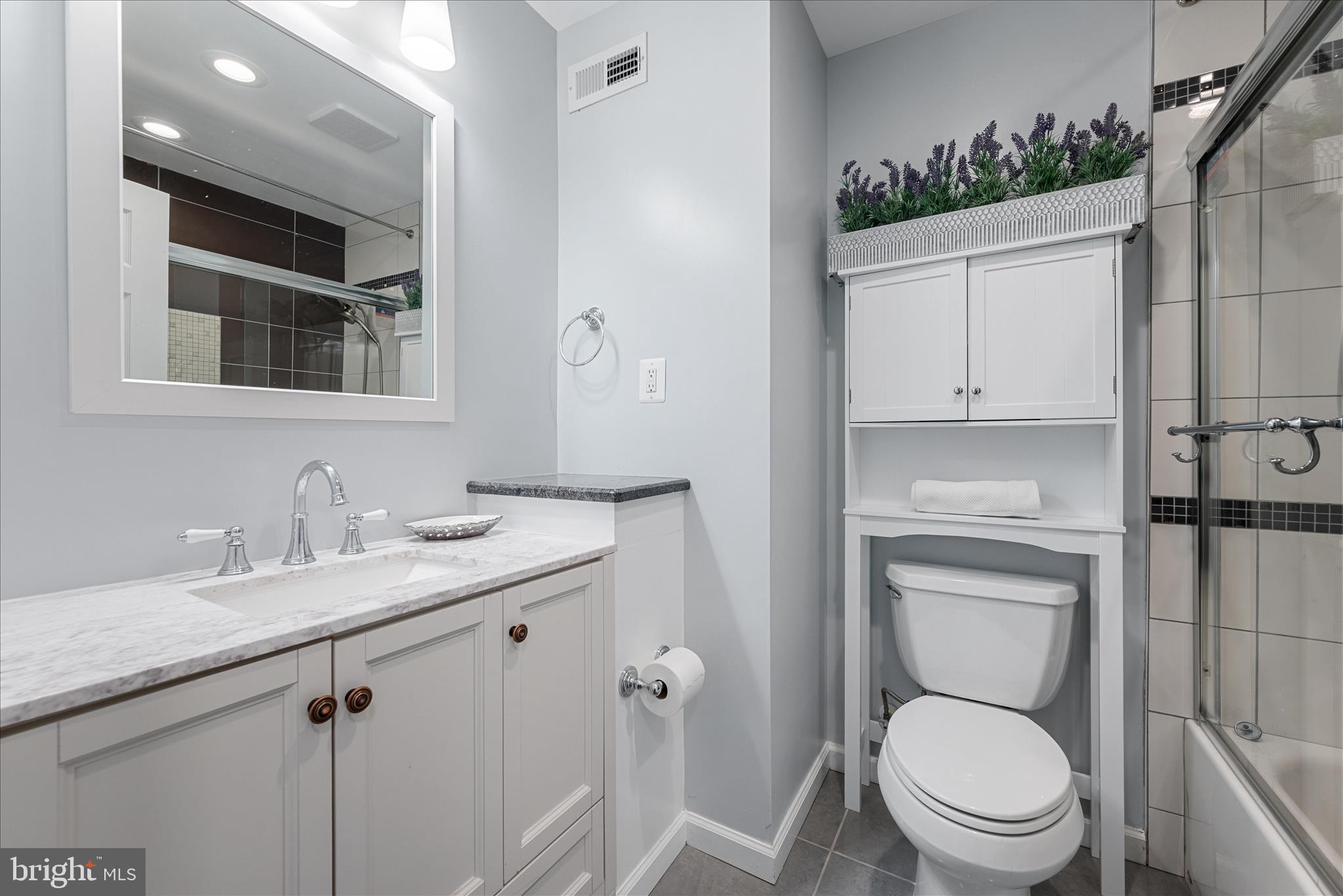 5211 Inverchapel Road Springfield, VA 22151 - Photo 33 of 64 Upstairs Bathroom