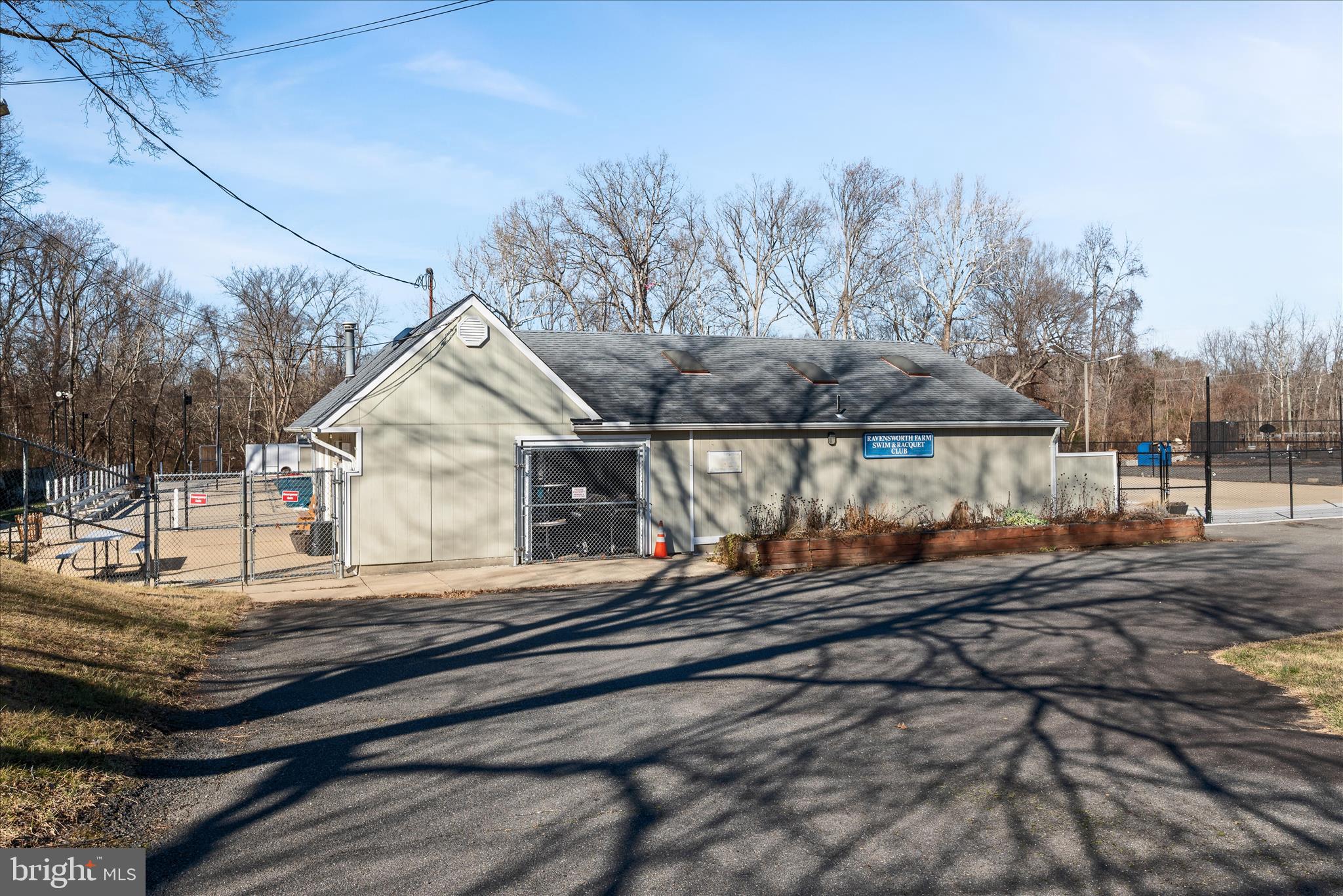 5211 Inverchapel Road Springfield, VA 22151 - Photo 57 of 64 Community Pool & Tennis
