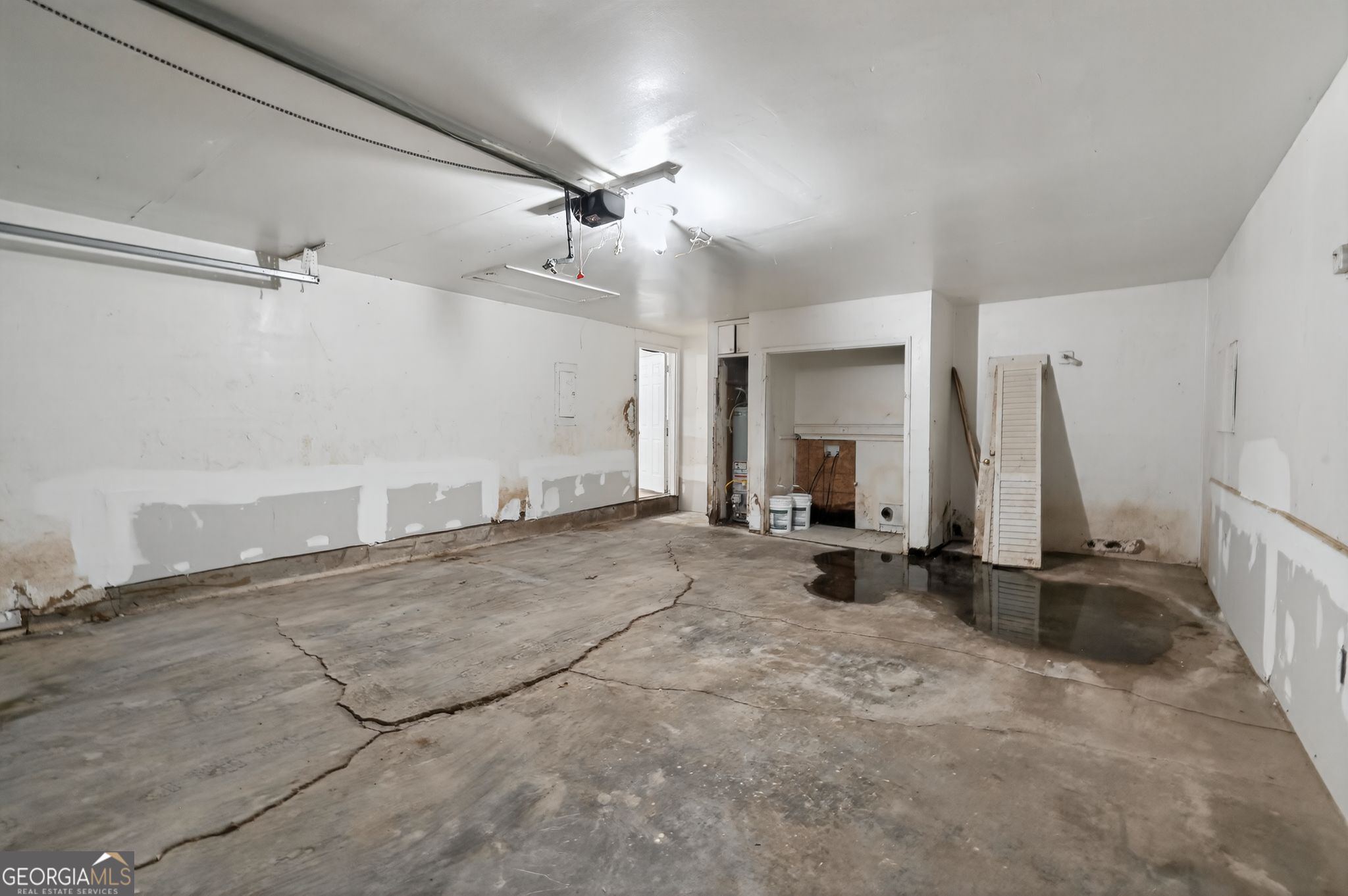 4629 ROUSAY Court Stone Mountain, GA 30083 - Photo 30 of 33 a view of a room with gym equipment