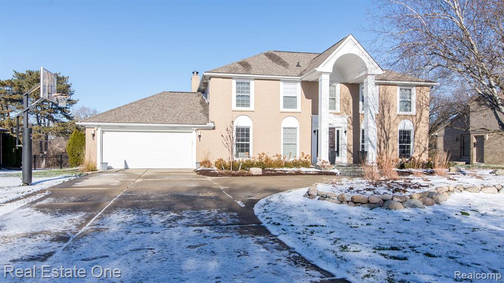 35280 Spring Hill Road Farmington Hills, MI 48331 - Photo 1 of 62