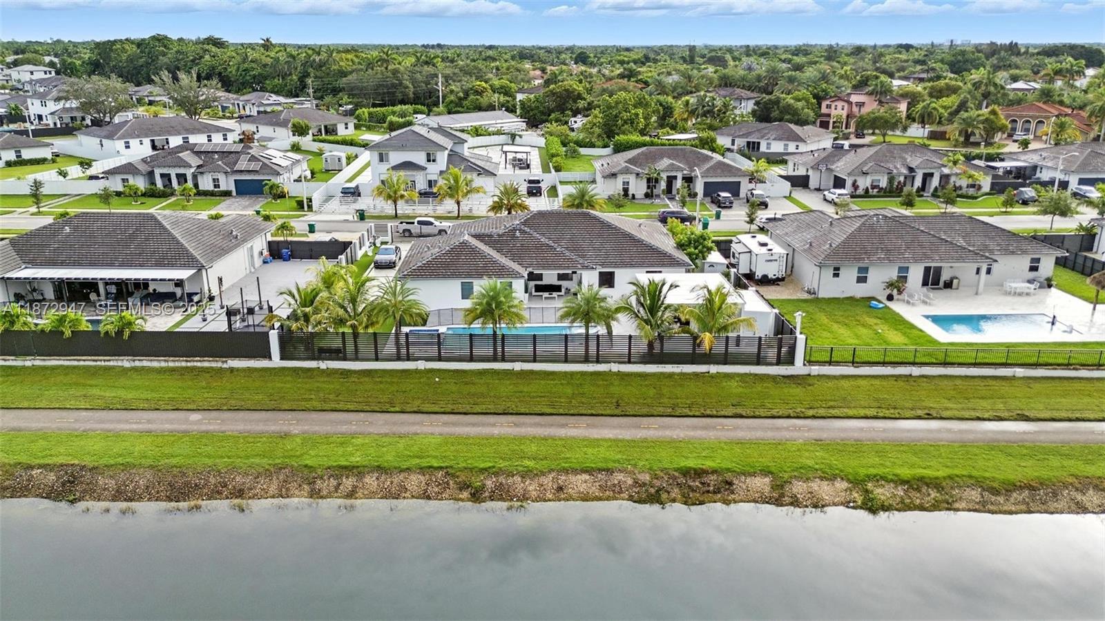 19302 Southwest 132nd Path Miami, FL 33177 - Photo 4 of 80