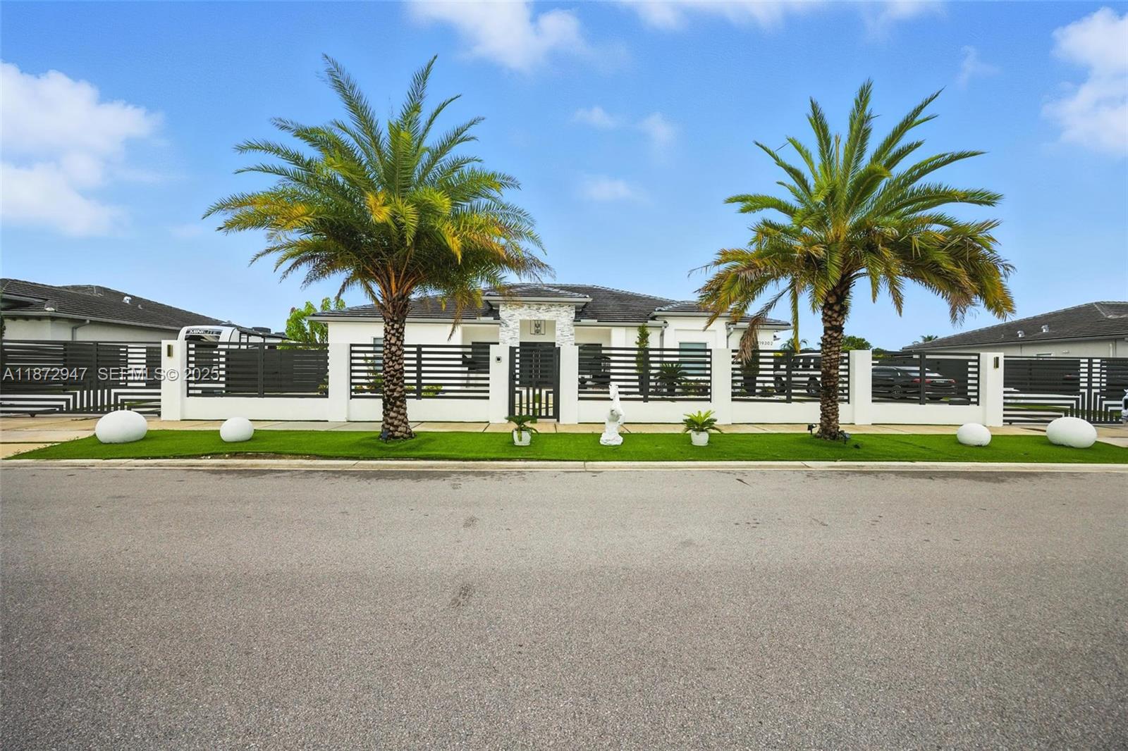 19302 Southwest 132nd Path Miami, FL 33177 - Photo 8 of 80