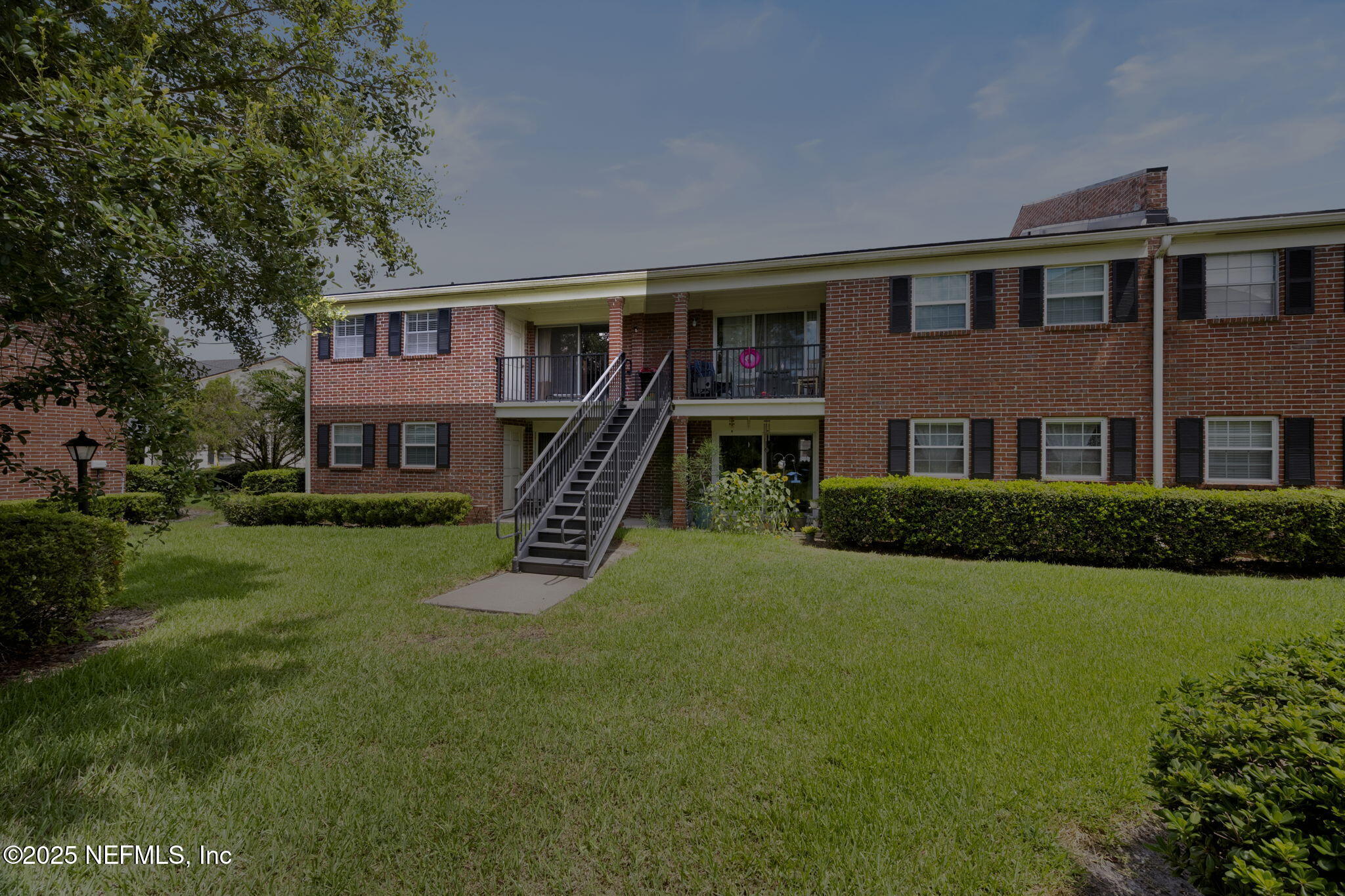 4915 Baymeadows Road, Unit 8H Jacksonville, FL 32217 - Photo 20 of 20 a front view of a house with a yard
