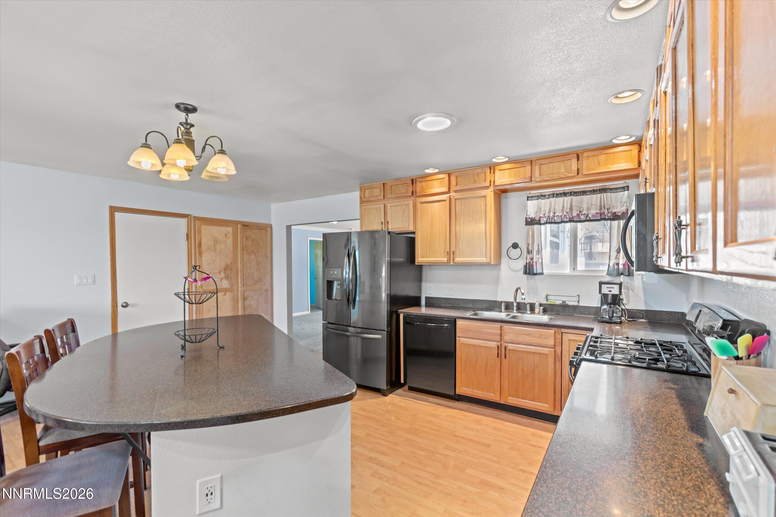 3940 Vireo Court Reno, NV 89508 - Photo 6 of 43 Kitchen