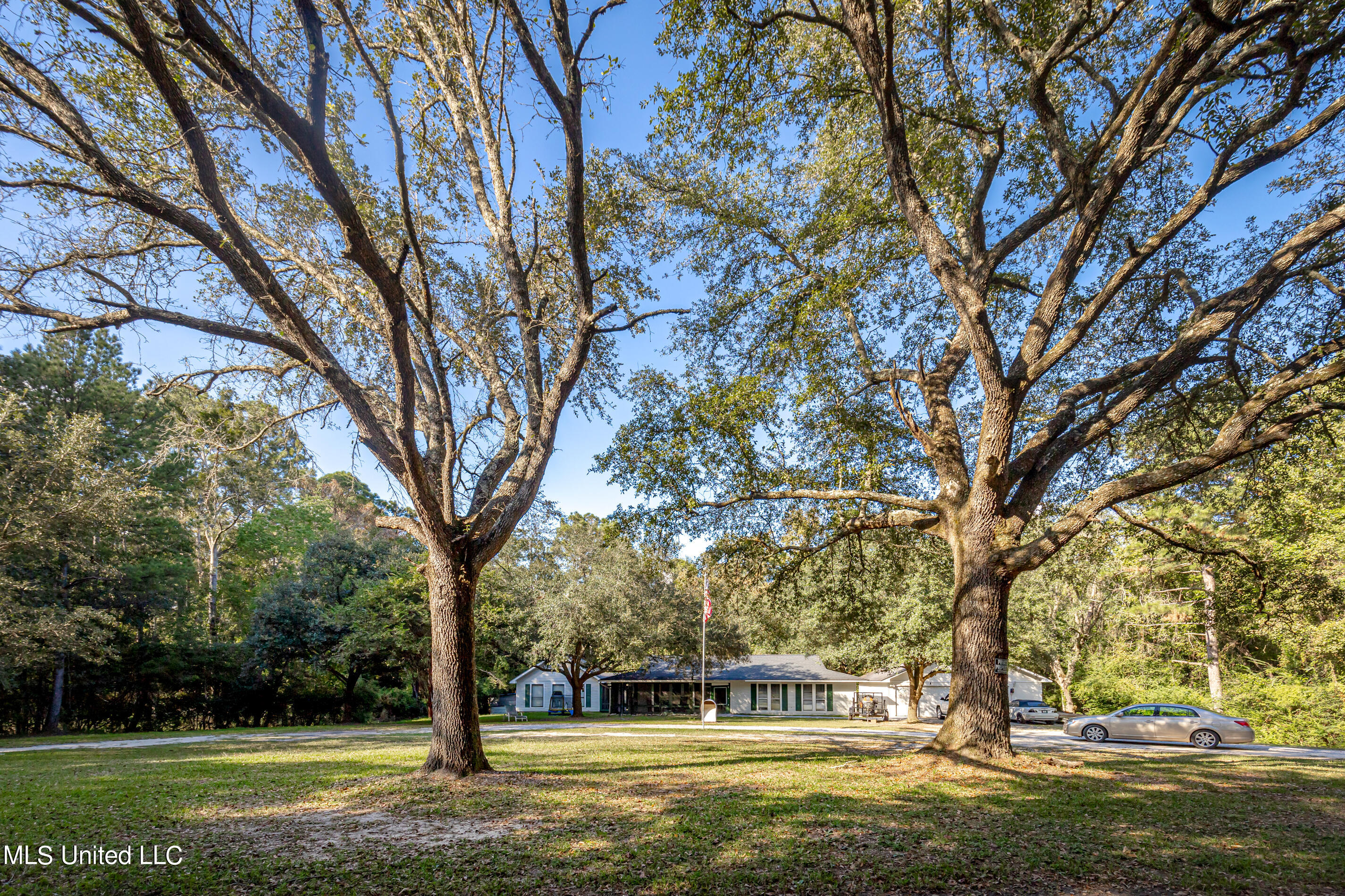 2437 Ellis Merchant Road Moss Point, MS 39562 - Photo 3 of 61 IMG_5892