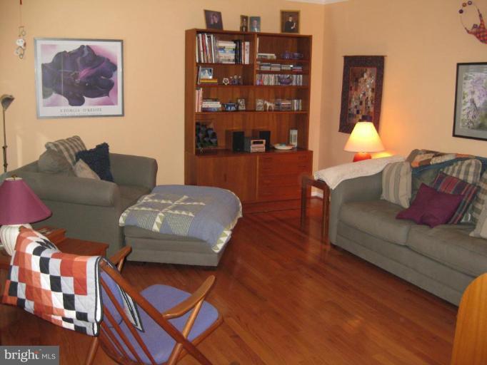 1962 Barton Hill Road Reston, VA 20191 - Photo 12 of 20 Living Room