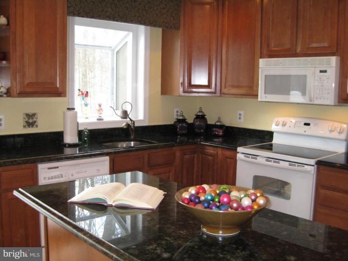 1962 Barton Hill Road Reston, VA 20191 - Photo 5 of 20 Kitchen