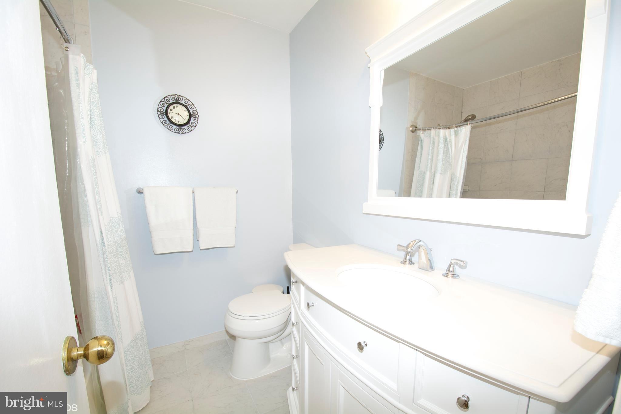 12910 Sturbridge Road Woodbridge, VA 22192 - Photo 18 of 26 Upper level Bath, recently remodeled!
