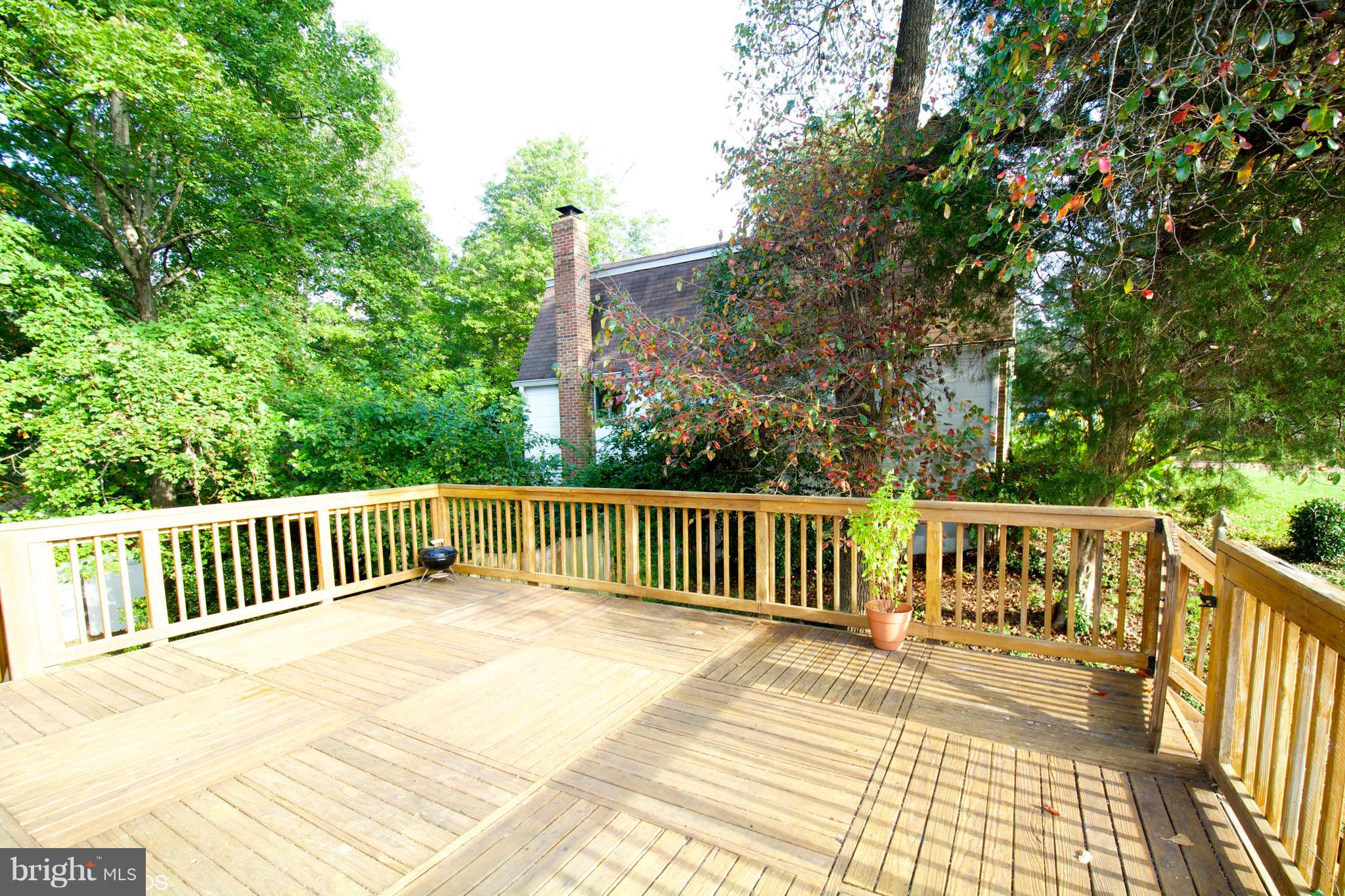 12910 Sturbridge Road Woodbridge, VA 22192 - Photo 3 of 26 Deck off of the Kitchen