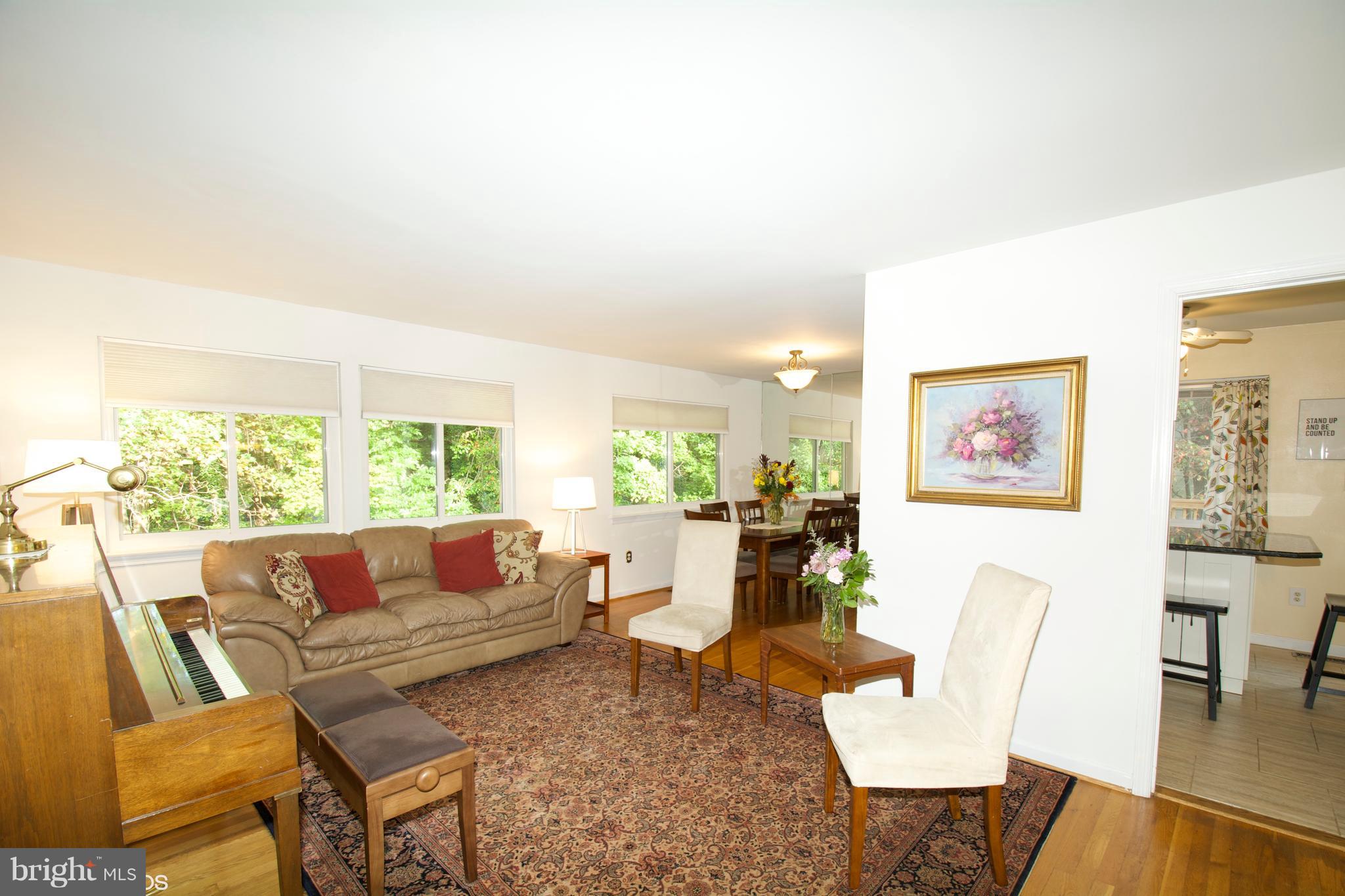 12910 Sturbridge Road Woodbridge, VA 22192 - Photo 4 of 26 Lots of light in the Living Room