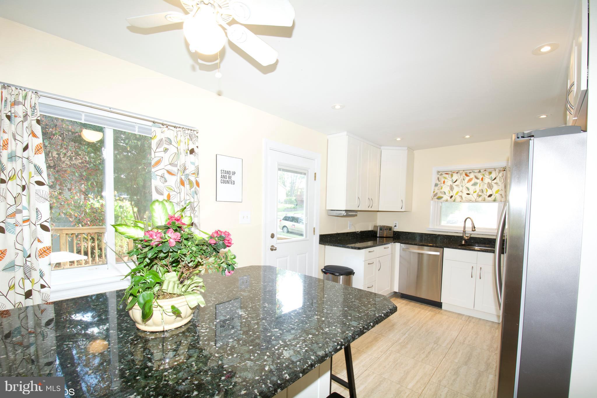 12910 Sturbridge Road Woodbridge, VA 22192 - Photo 7 of 26 Breakfast Nook and Island