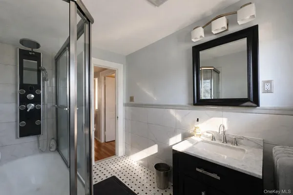 $759,999 | 60 Lloyd Avenue, Lynbrook, NY 11563