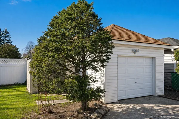 $759,999 | 60 Lloyd Avenue, Lynbrook, NY 11563