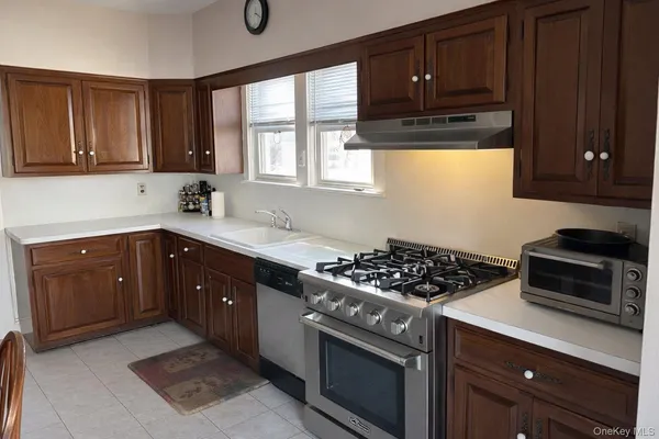 $759,999 | 60 Lloyd Avenue, Lynbrook, NY 11563