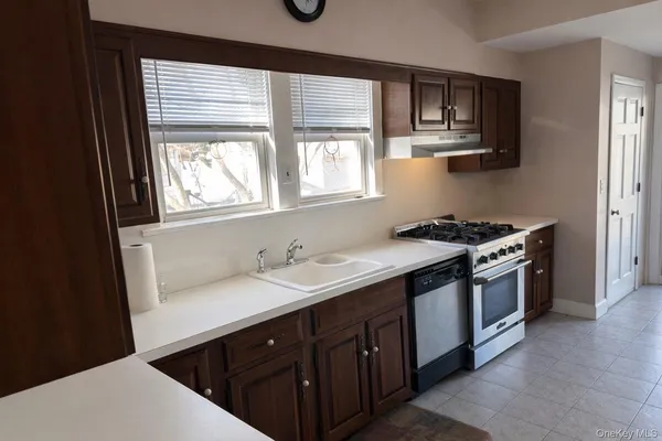 $759,999 | 60 Lloyd Avenue, Lynbrook, NY 11563