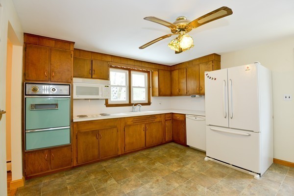 20 Pinewood Road Peabody, MA 01960 - Photo 8 of 23 Gallery Image 8