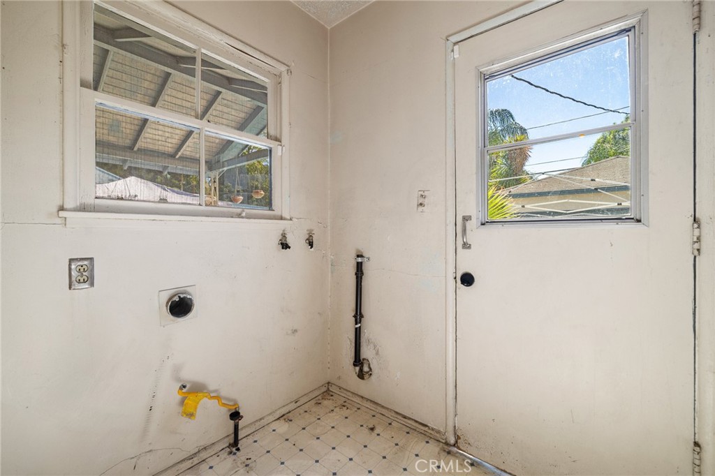 17650 Welby Way Lake Balboa, CA 91406 - Photo 14 of 38