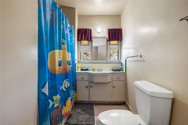 $799,999 | 17650 Welby Way, Lake Balboa, CA 91406