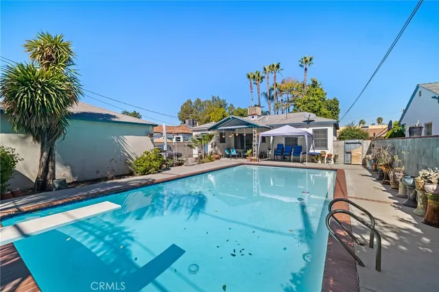 $799,999 | 17650 Welby Way, Lake Balboa, CA 91406