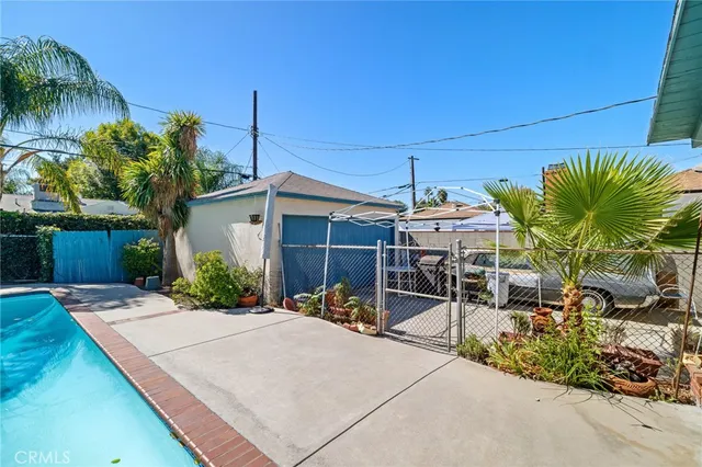 $799,999 | 17650 Welby Way, Lake Balboa, CA 91406