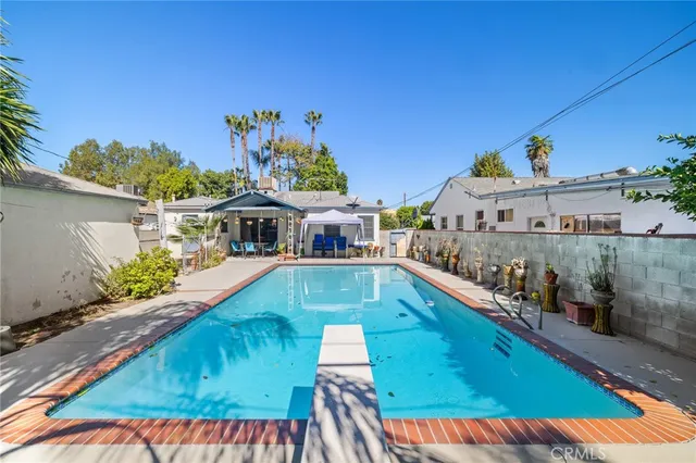 $799,999 | 17650 Welby Way, Lake Balboa, CA 91406