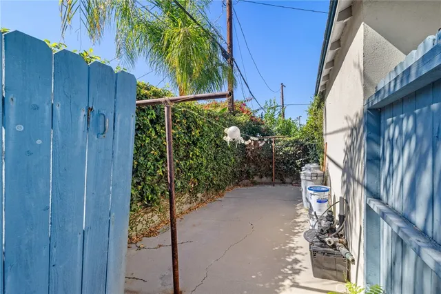 $799,999 | 17650 Welby Way, Lake Balboa, CA 91406