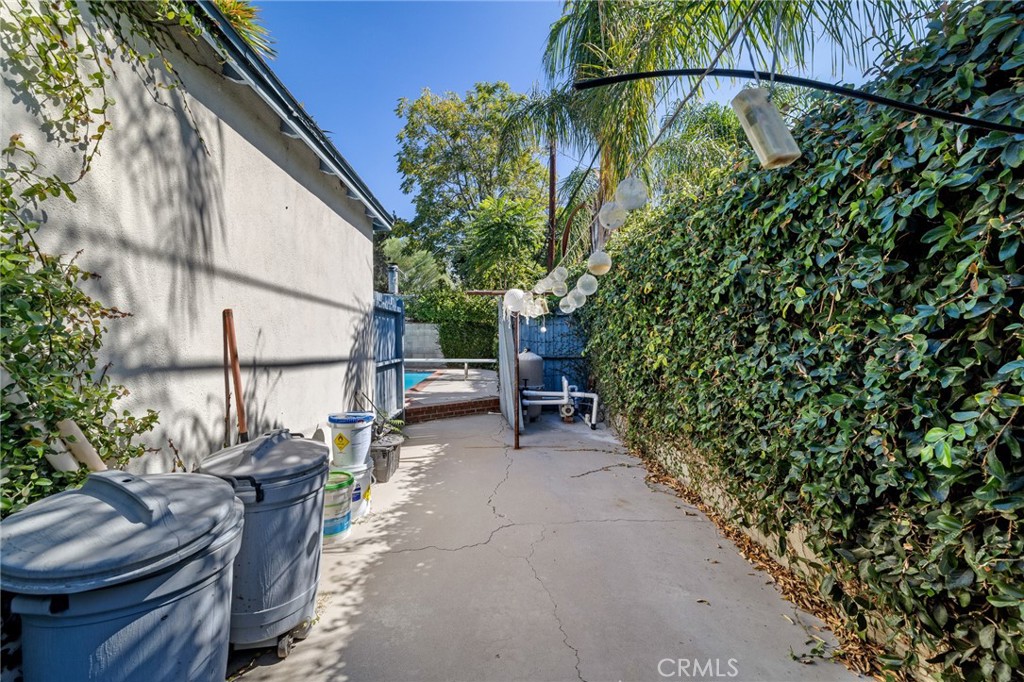 17650 Welby Way Lake Balboa, CA 91406 - Photo 34 of 38 a view of outdoor space yard and patio