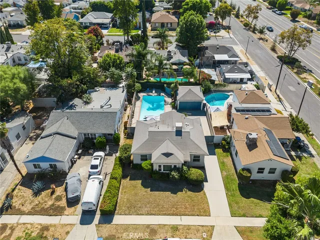 $799,999 | 17650 Welby Way, Lake Balboa, CA 91406